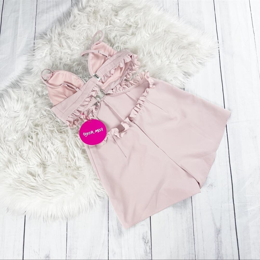 Tiger Mist‎ Florida Ruffle Playsuit in Blush Pink with Ruffle Cutout Size Large - Picture 4 of 5